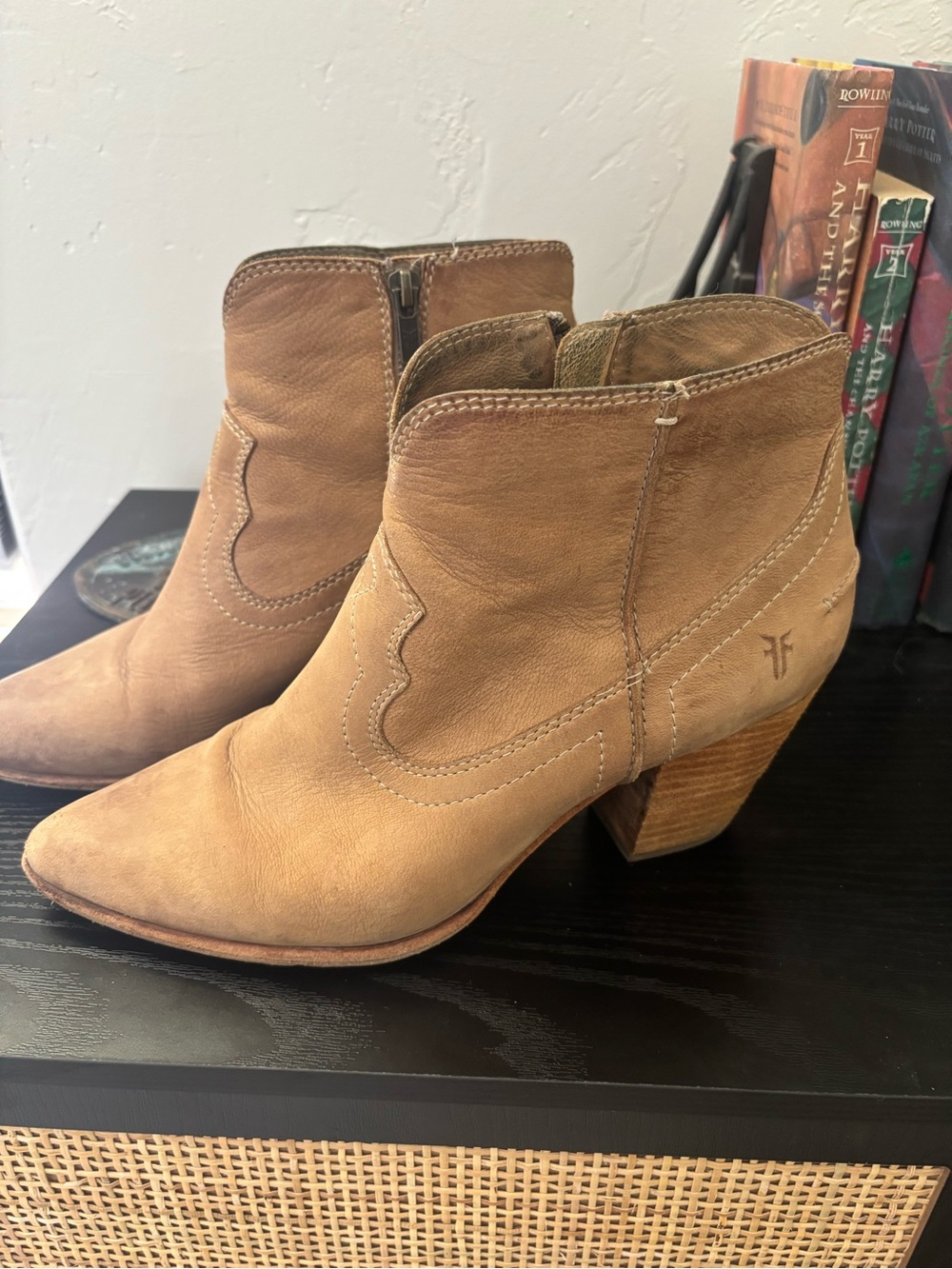 Frye Renee Seam Short Western Ankle Boot size 10M - Picture 3 of 9